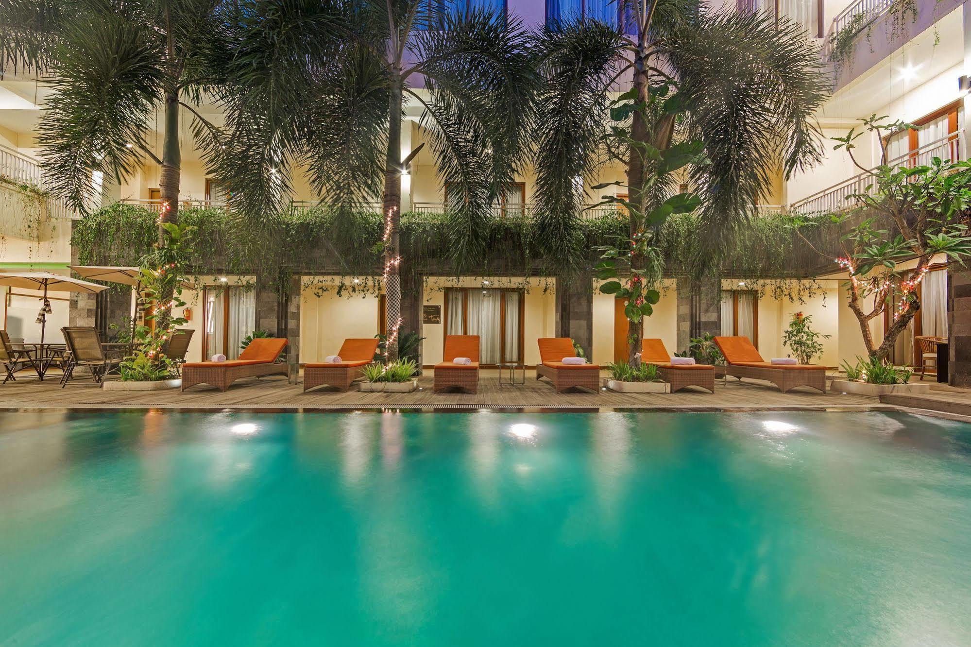 Zen Rooms Kuta Tuban Suites Экстерьер фото
